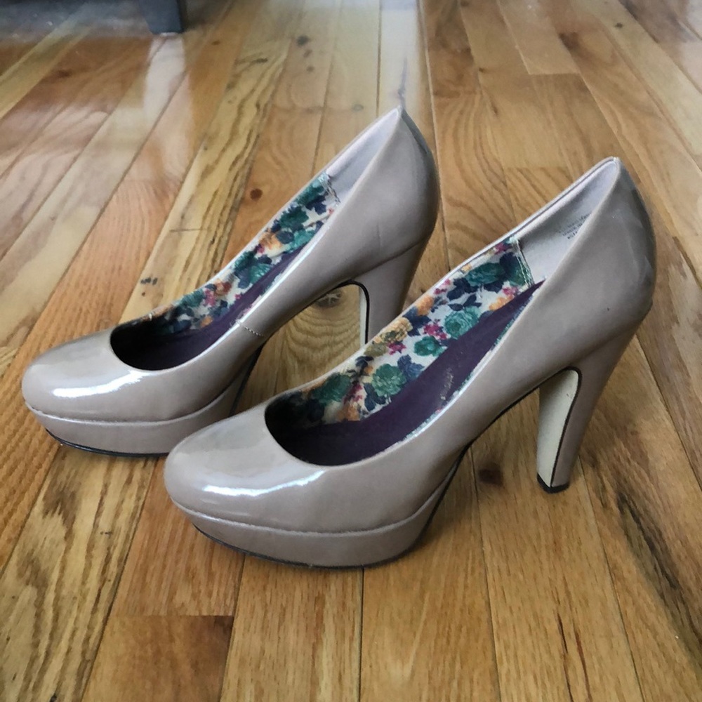 🌼 Madden Girl Nude Pumps